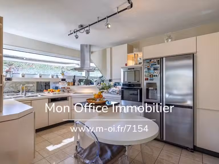 House Bouc-Bel-Air - 3 bedrooms - 245m²