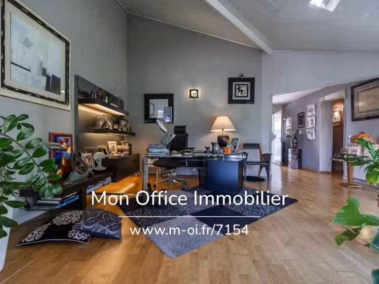 House Bouc-Bel-Air - 3 bedrooms - 245m²