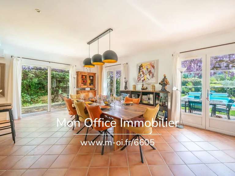 Maison Bouc-Bel-Air - 5 chambres - 211m²