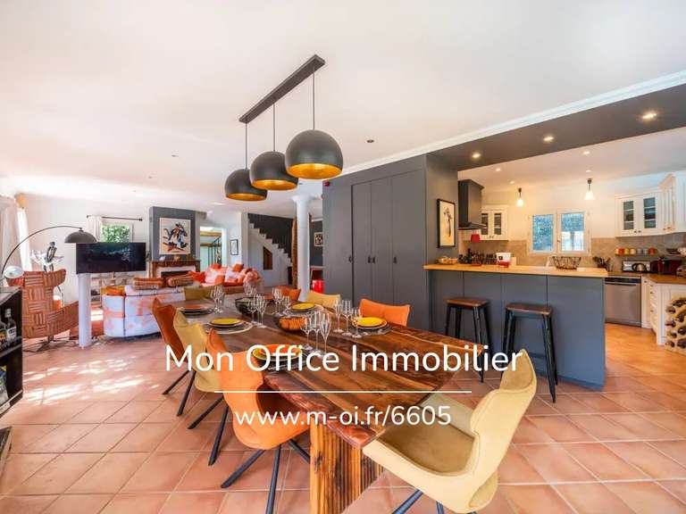Maison Bouc-Bel-Air - 5 chambres - 211m²