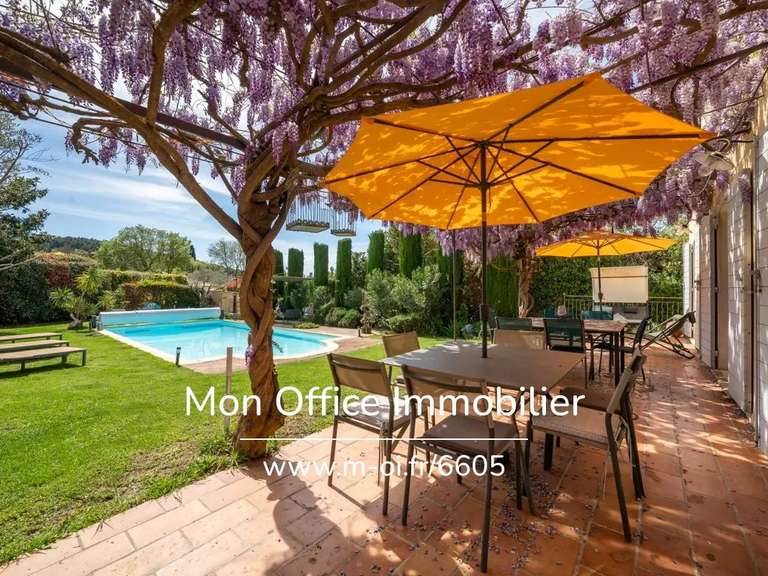 Maison Bouc-Bel-Air - 5 chambres - 211m²