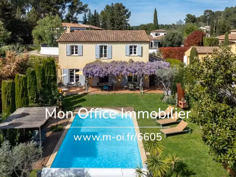 Maison Bouc-Bel-Air - 5 chambres - 211m²