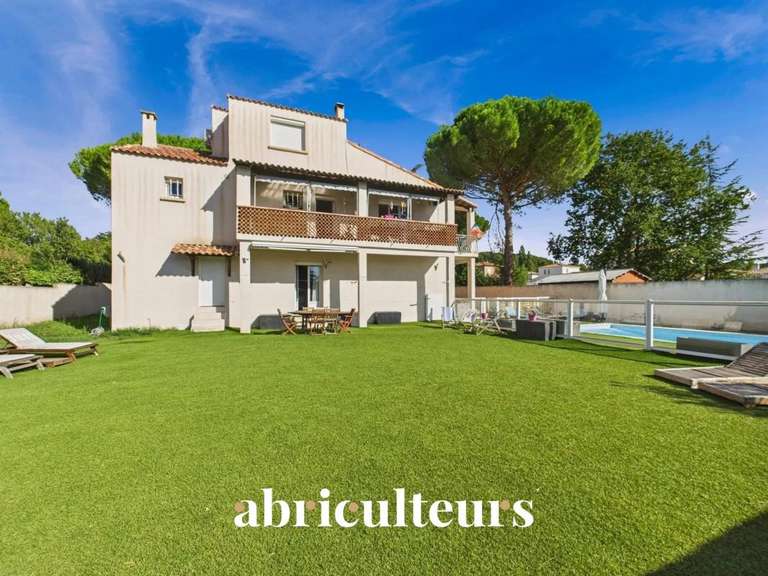 Maison Bouc-Bel-Air - 5 chambres - 192m²