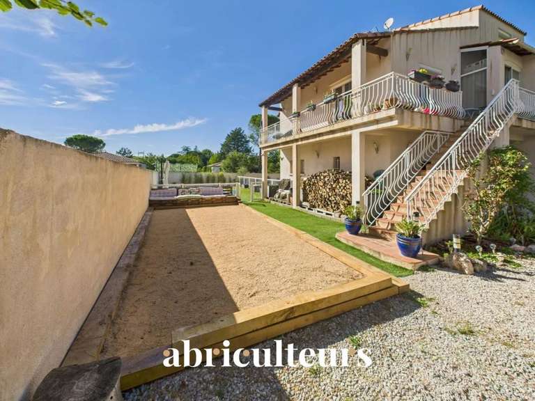 Maison Bouc-Bel-Air - 5 chambres - 192m²