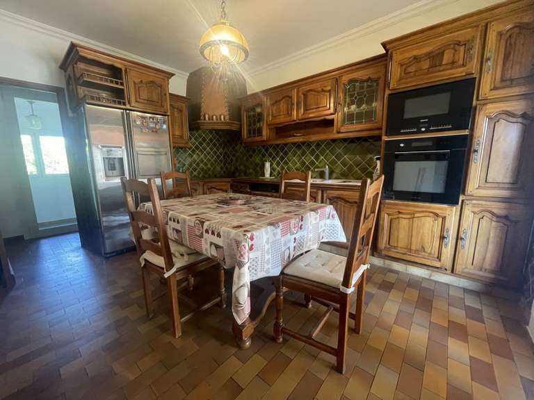 House Bouc-Bel-Air - 228m²
