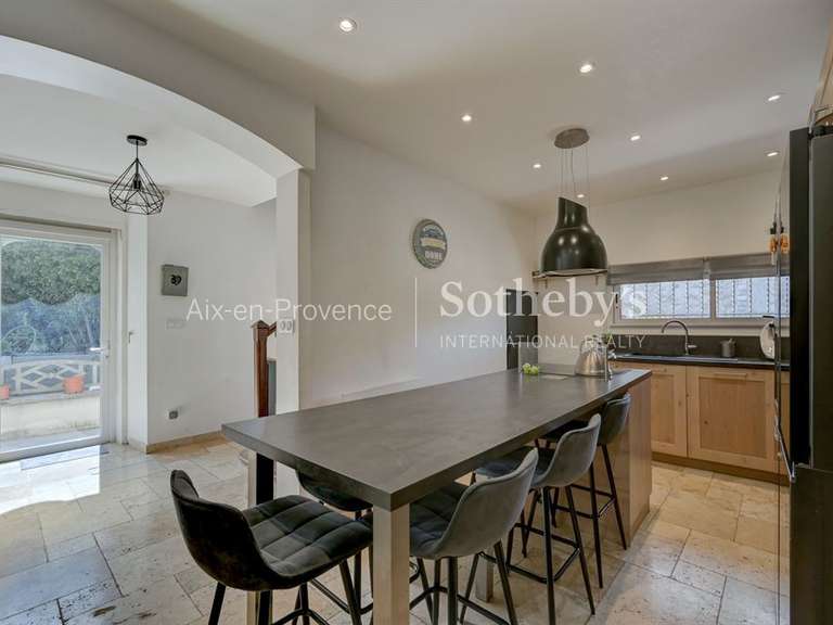 Maison Bouc-Bel-Air - 5 chambres - 200m²