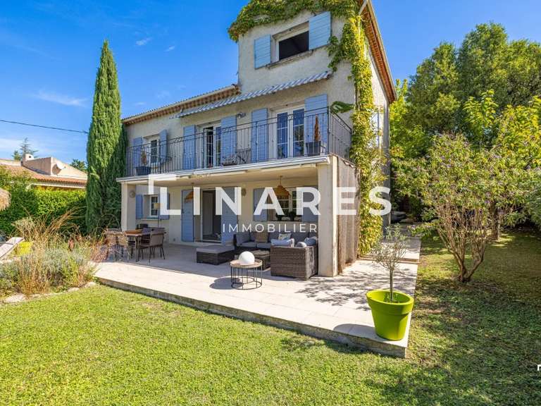 Maison Bouc-Bel-Air - 4 chambres - 161m²