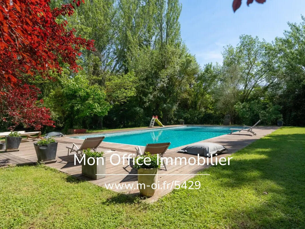 Property Bouc-Bel-Air