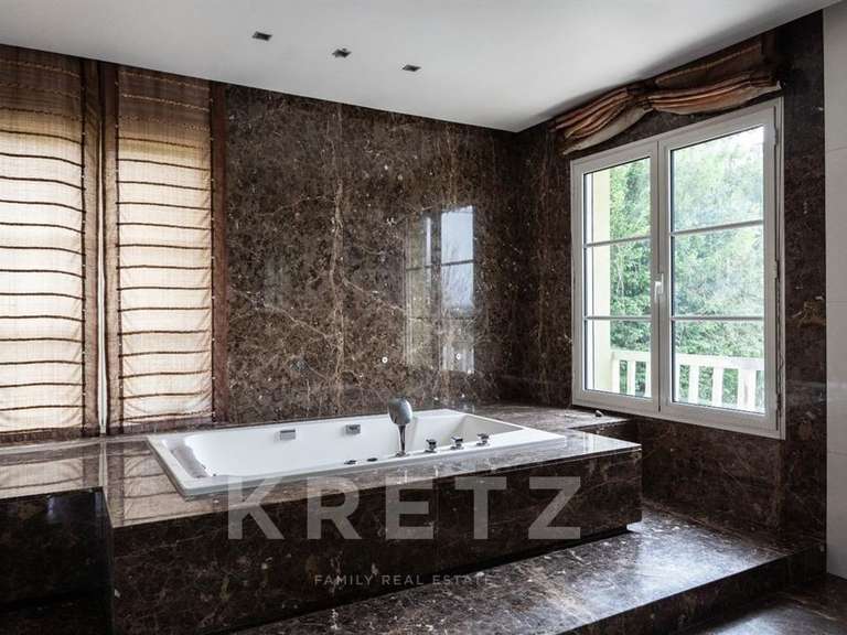 Maison Bougival - 9 chambres - 851m²