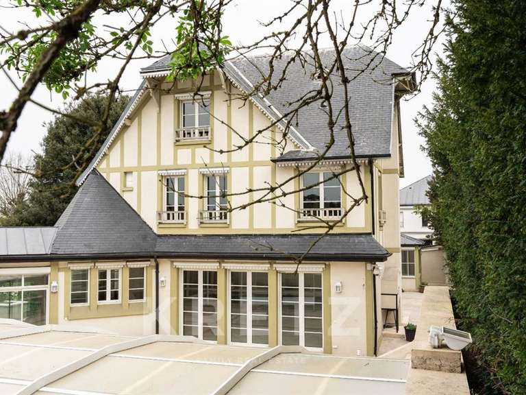 Maison Bougival - 9 chambres - 851m²