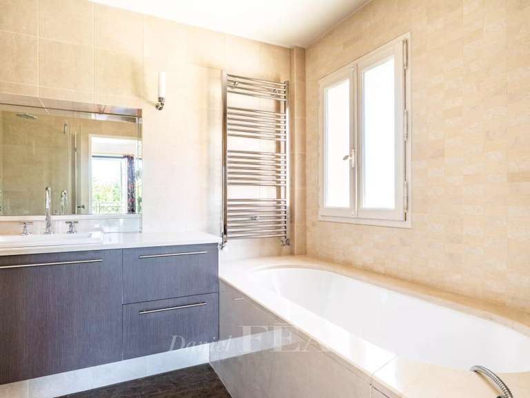 Maison Bougival - 7 chambres - 307m²