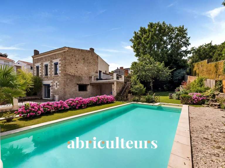 Maison Bouguenais - 4 chambres - 220m²