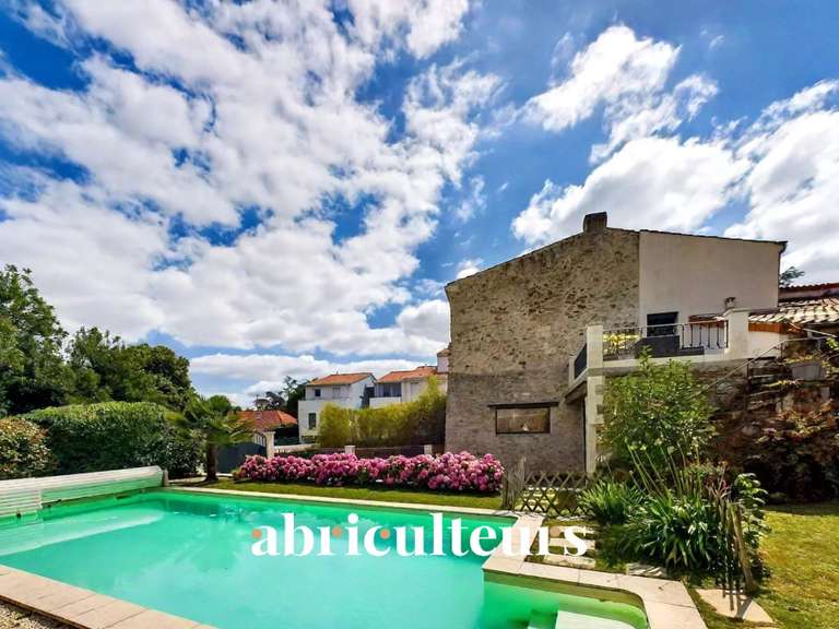 Maison Bouguenais - 4 chambres - 220m²