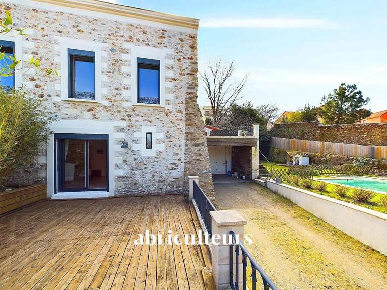 Maison Bouguenais - 4 chambres - 220m²