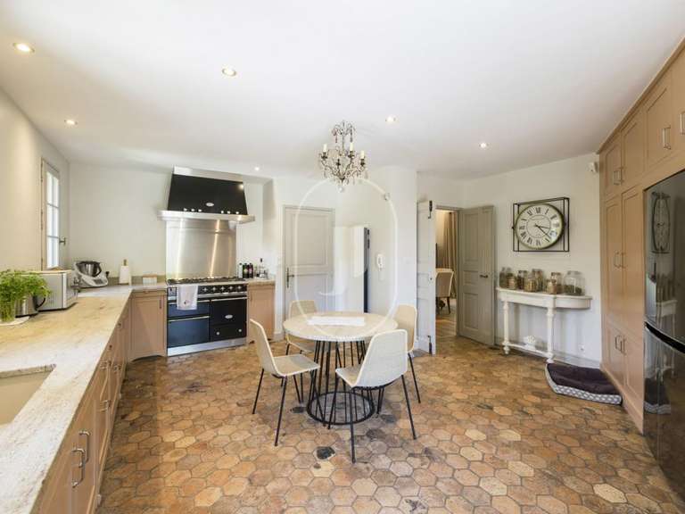 Propriété Boulbon - 6 chambres - 300m²