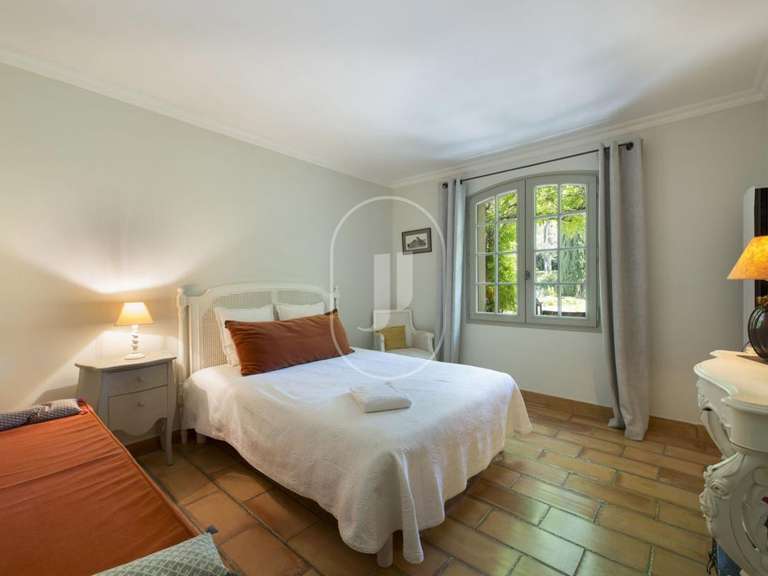 Propriété Boulbon - 6 chambres - 300m²