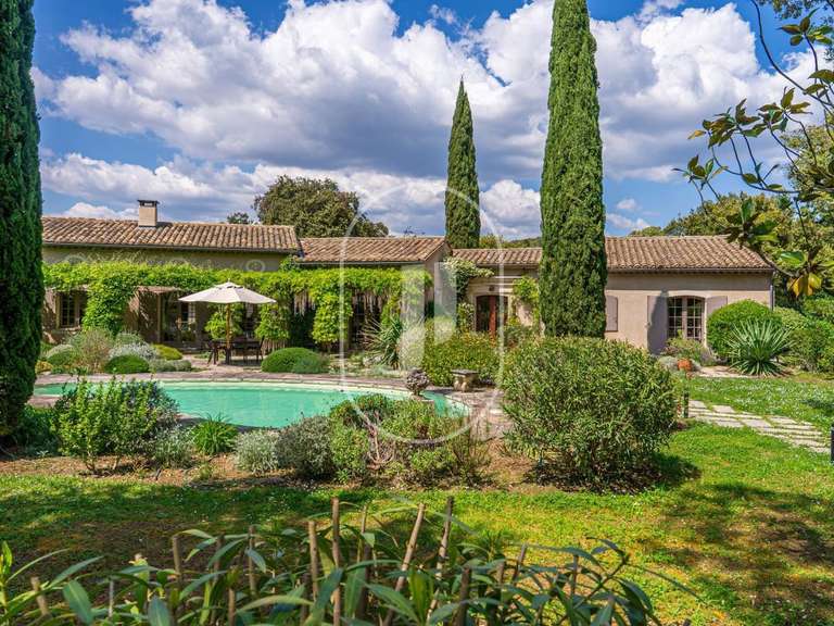 Propriété Boulbon - 6 chambres - 300m²