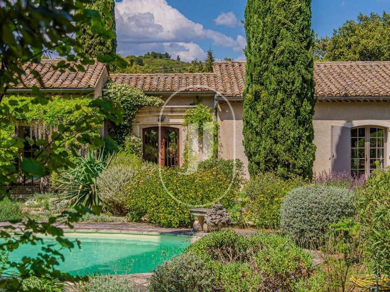 Propriété Boulbon - 6 chambres - 300m²