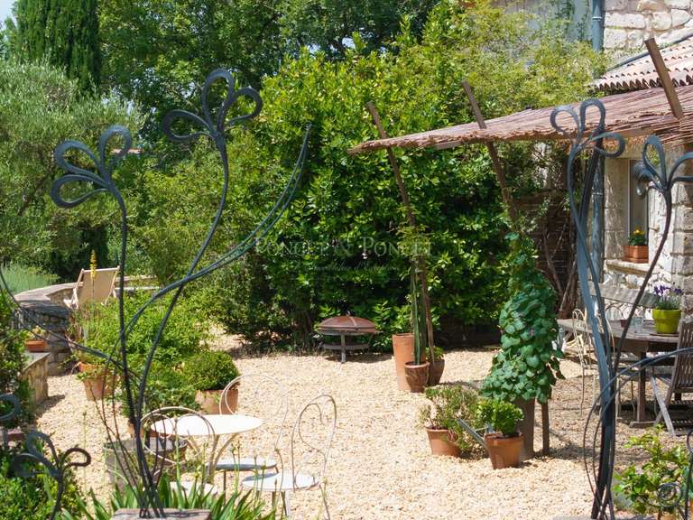 Property Bouquet - 7 bedrooms - 250m²