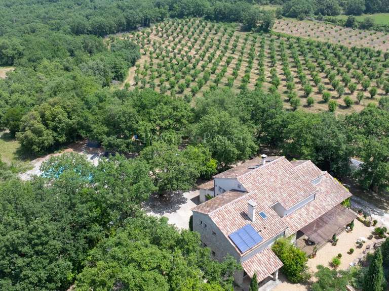 Property Bouquet - 7 bedrooms - 250m²