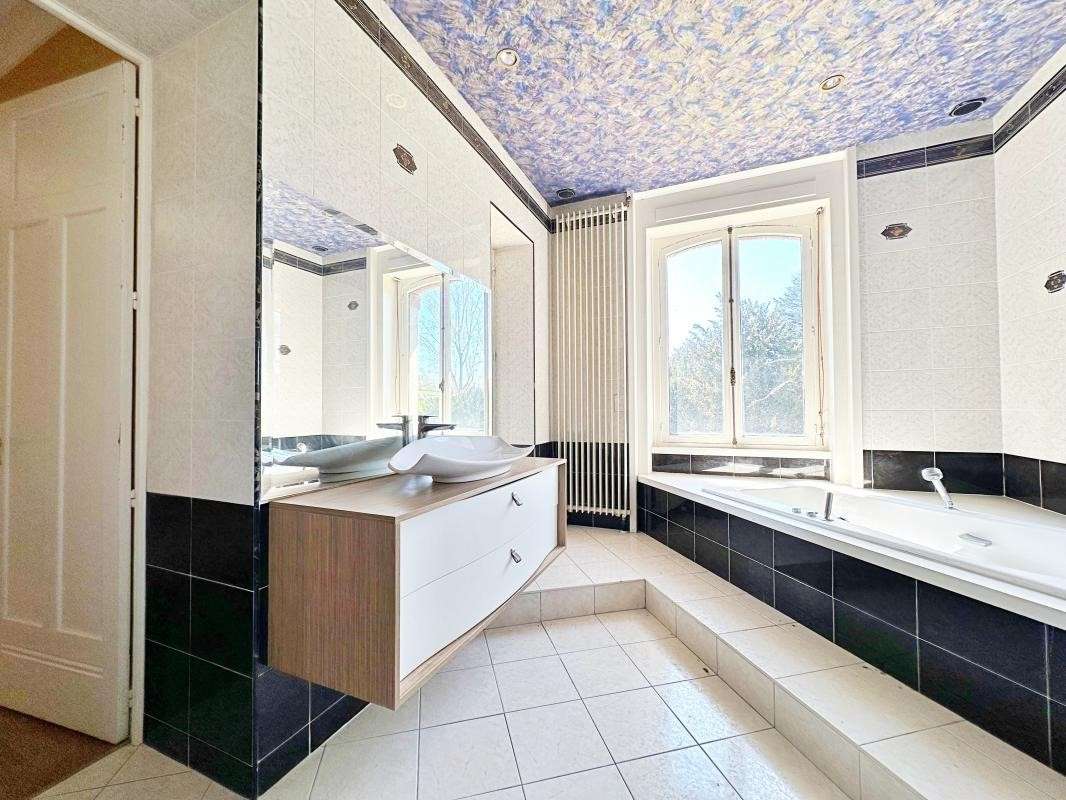 Manor Bourg-de-Thizy