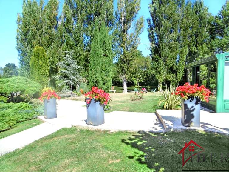 Maison Bourg-en-Bresse - 3 chambres - 162m²