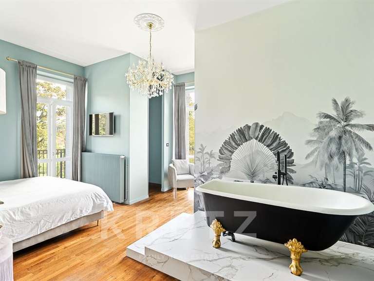 Maison Bourg-en-Bresse - 7 chambres - 450m²