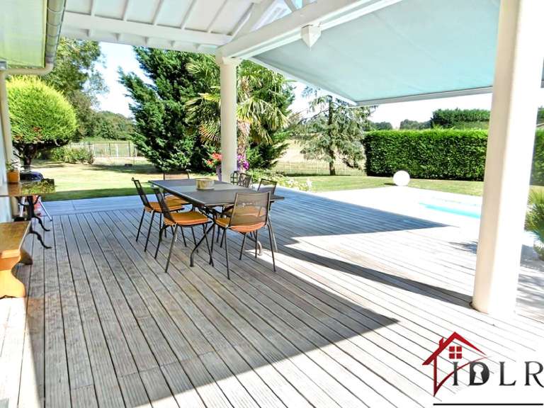 Maison Bourg-en-Bresse - 3 chambres - 162m²