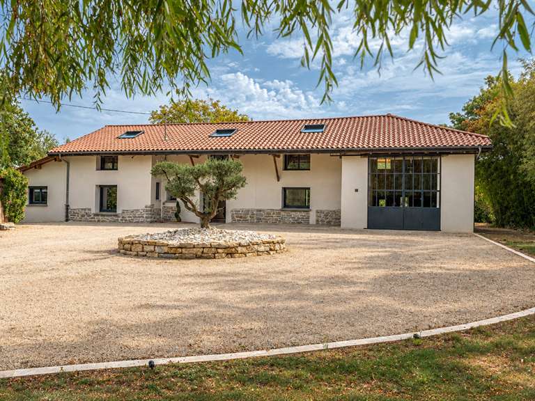 Mill Bourg-en-Bresse - 4 bedrooms - 232m²
