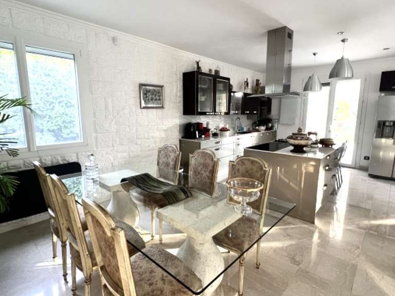 Maison Bourg-lès-Valence - 3 chambres - 140m²