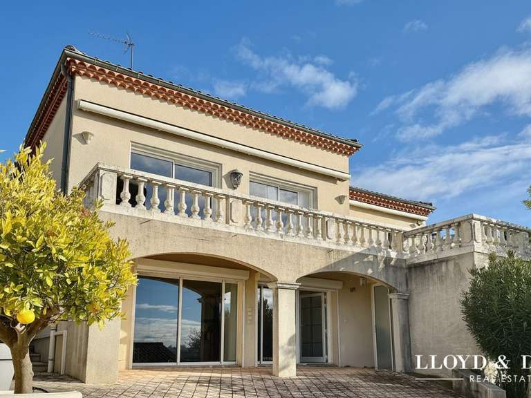 Maison Bourg-lès-Valence - 4 chambres - 236m²