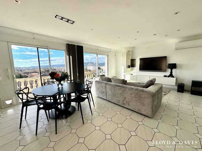 Maison Bourg-lès-Valence - 4 chambres - 220m²