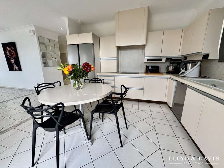 Maison Bourg-lès-Valence - 4 chambres - 220m²