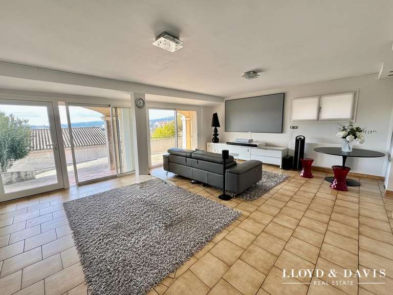 Maison Bourg-lès-Valence - 4 chambres - 220m²