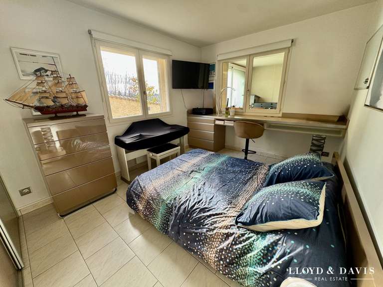 Maison Bourg-lès-Valence - 4 chambres - 220m²