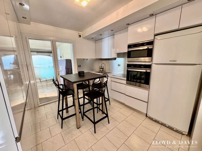 Maison Bourg-lès-Valence - 4 chambres - 220m²