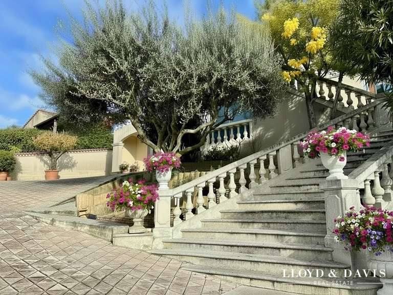 Maison Bourg-lès-Valence - 4 chambres - 220m²