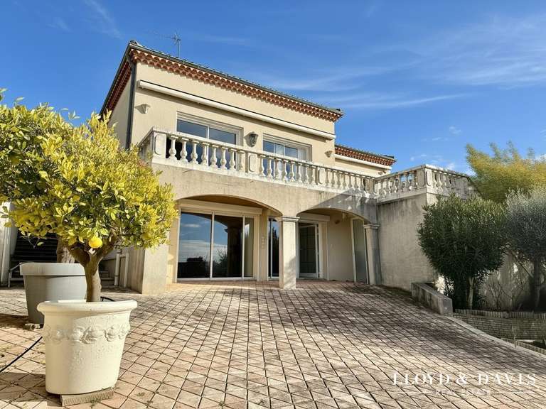 Maison Bourg-lès-Valence - 4 chambres - 236m²