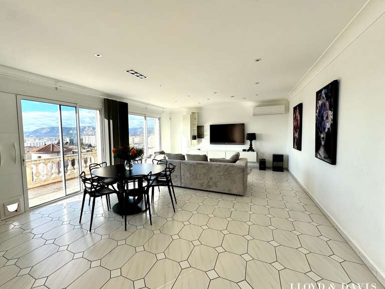 Maison Bourg-lès-Valence - 4 chambres - 220m²