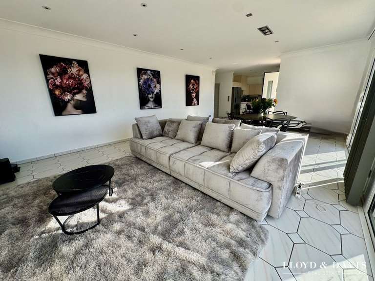 Maison Bourg-lès-Valence - 4 chambres - 220m²