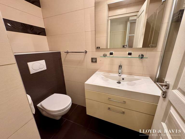 Maison Bourg-lès-Valence - 4 chambres - 220m²