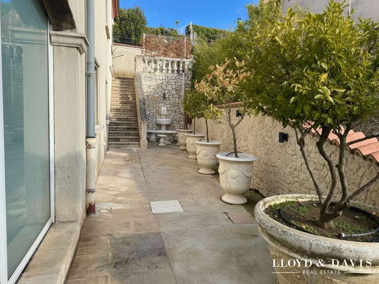 Maison Bourg-lès-Valence - 4 chambres - 220m²