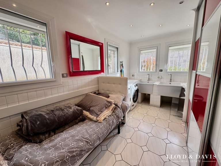 Maison Bourg-lès-Valence - 4 chambres - 220m²