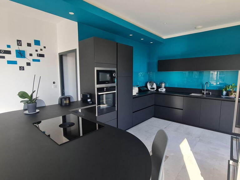Maison Bourg-Saint-Andéol - 252m²