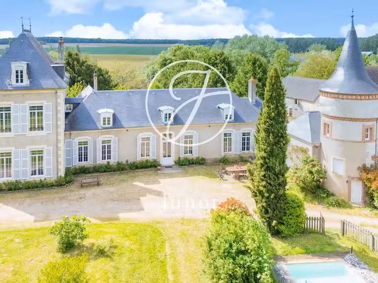 Manor Bourges - 9 bedrooms - 450m²
