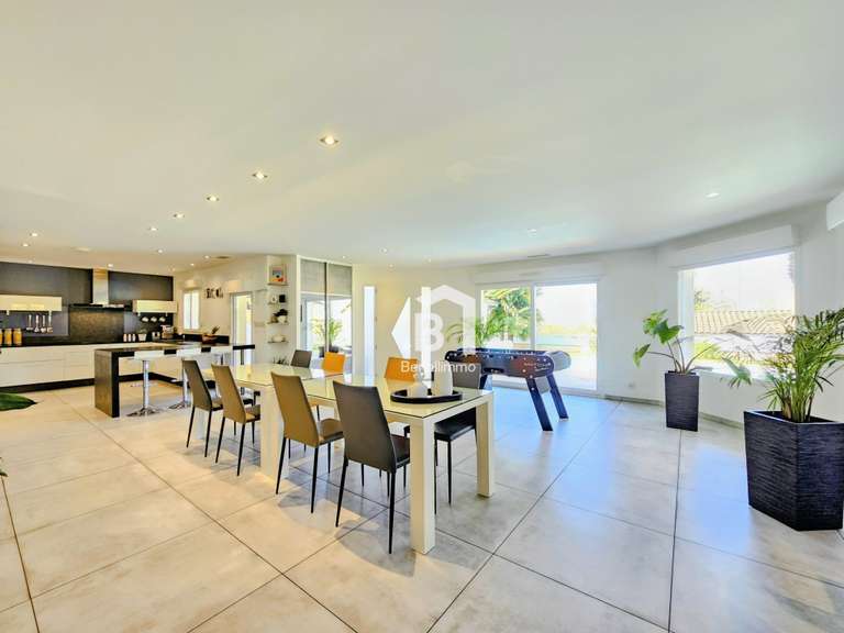 Maison Bourgoin-Jallieu - 4 chambres - 206m²