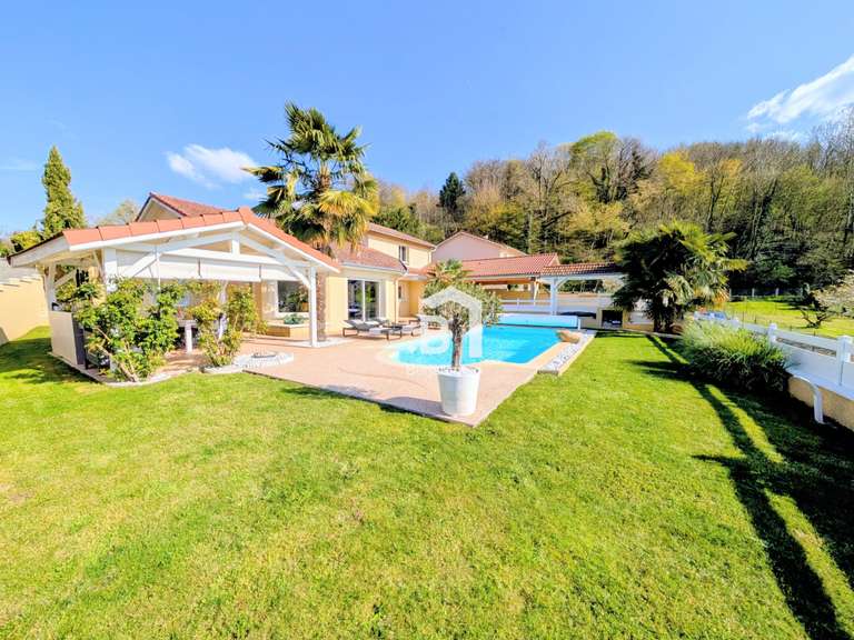 Maison Bourgoin-Jallieu - 4 chambres - 206m²