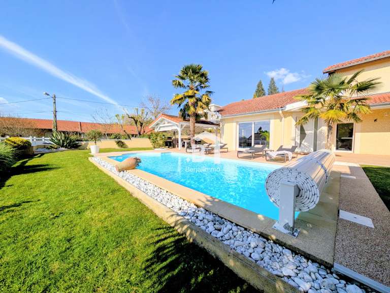 Maison Bourgoin-Jallieu - 4 chambres - 206m²