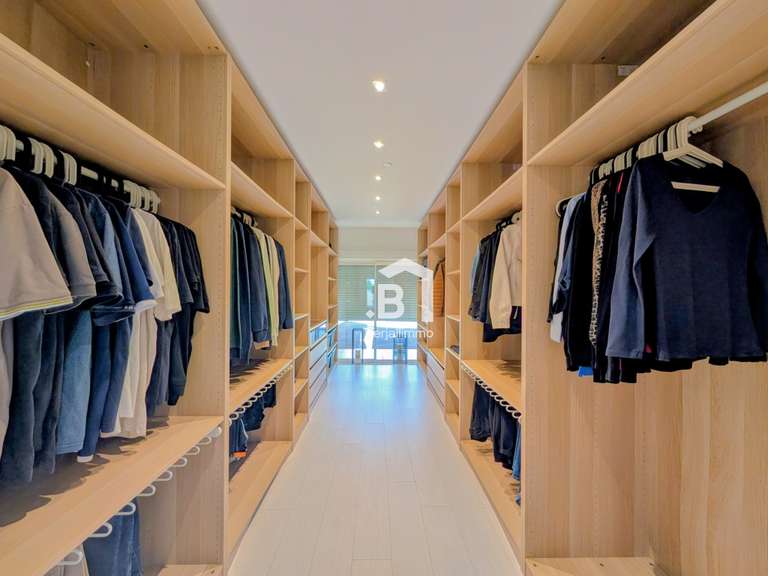 Maison Bourgoin-Jallieu - 4 chambres - 206m²