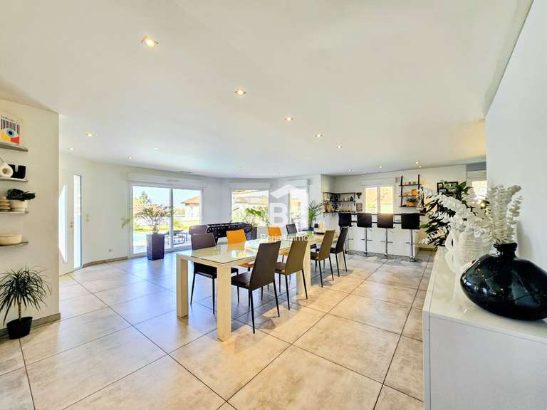 Maison Bourgoin-Jallieu - 4 chambres - 206m²